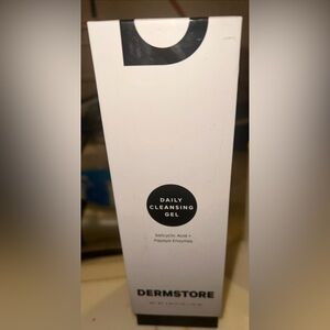 Dermstore- Daily Cleansing Gel - White BNIB
